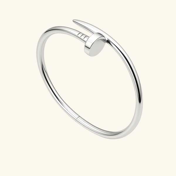 Elegant Gold Nail Design