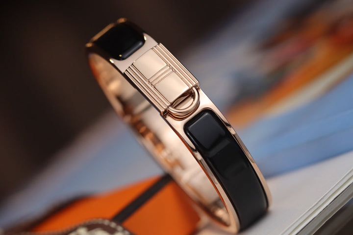 Svart Helene Lås Armbånd i Roségull