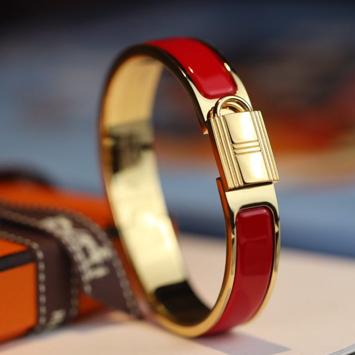 HELENE LOCKED BANGLE