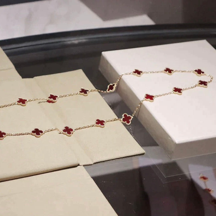 KLOVER 20 Motivert Kamelian Halskjede