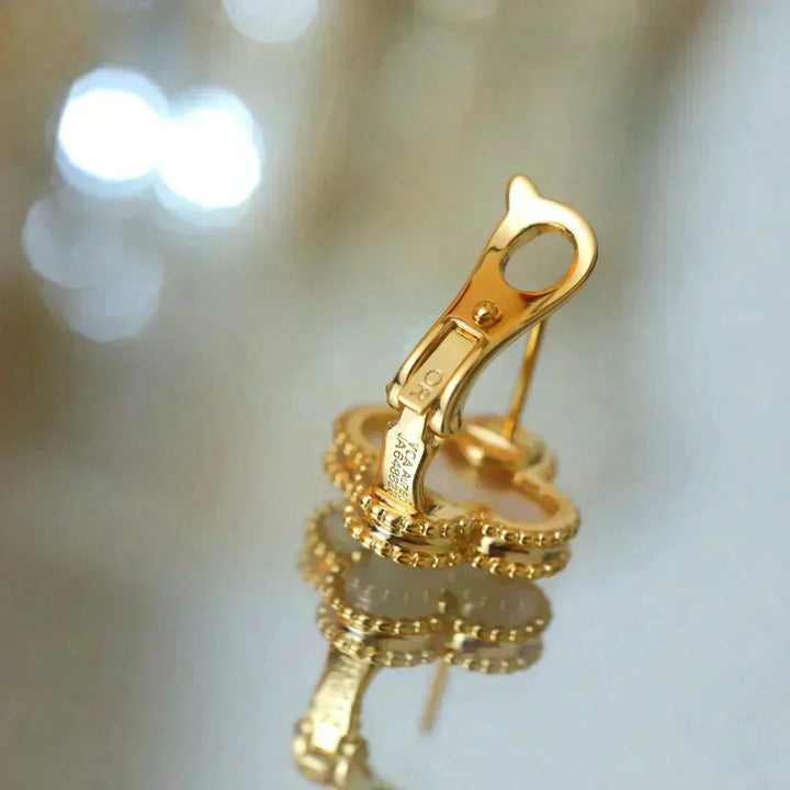 KLOVER MEDIUM 1 MOTIV HVITE MOP STUD ØREDOBBER