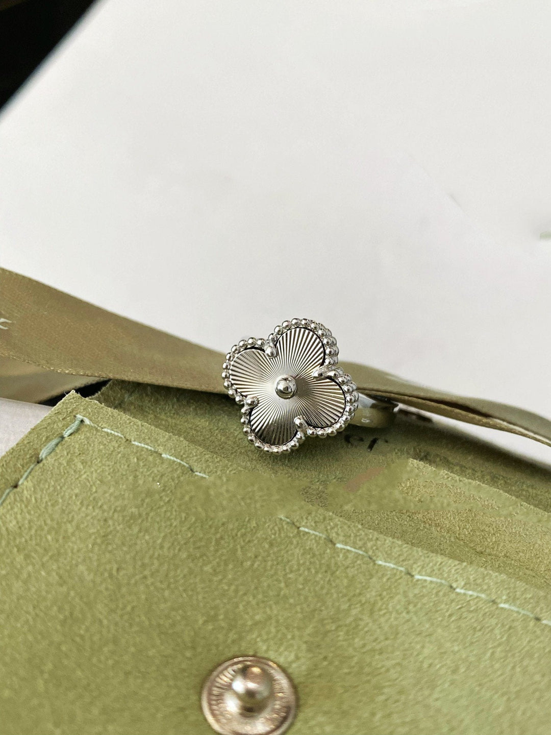 KLOVER Silver Ring