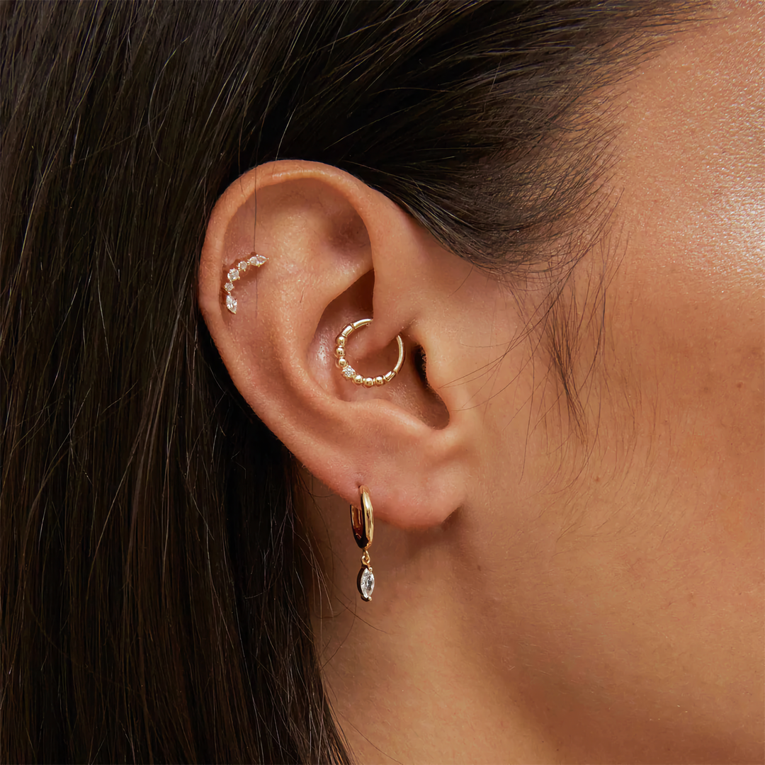 "Diamantring med ædelsten" can be rewritten as "Ædelstensbesat Diamantring".