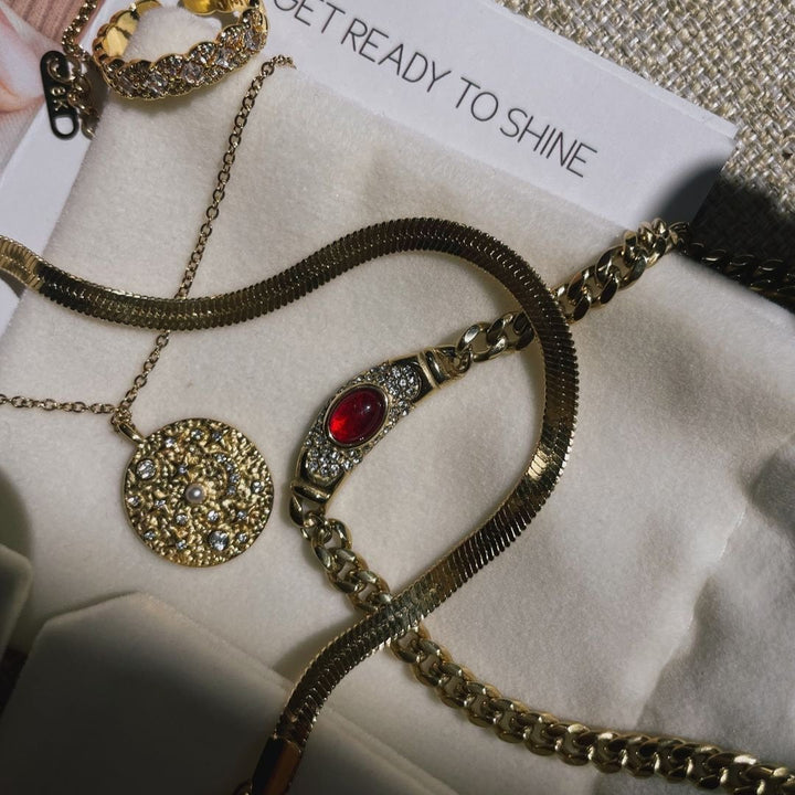 Isabella Classic Necklace