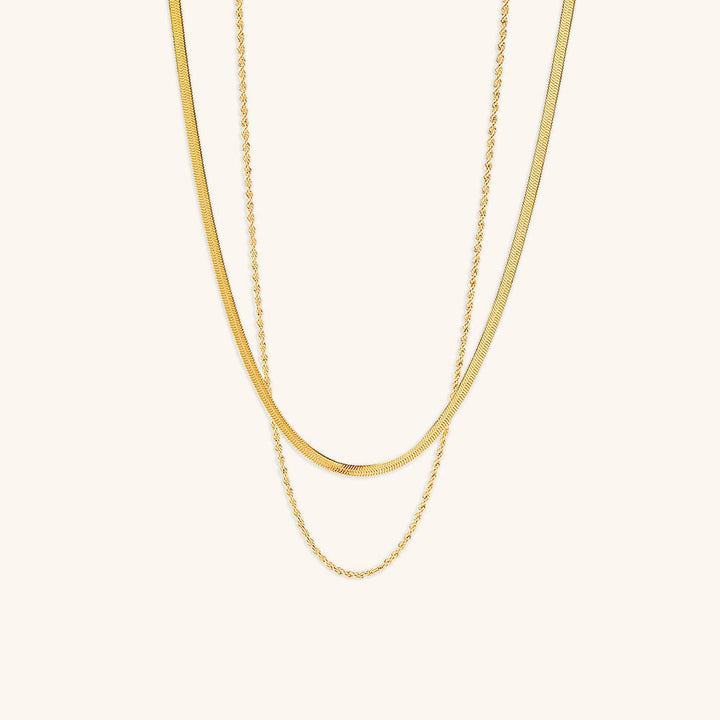 Hailey Laget Gullkjede" can be rewritten as "Hailey Gold Chain Necklace.