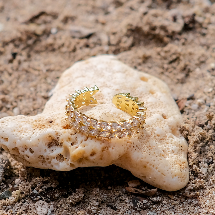 Clarisse Mustriline Gold Ring