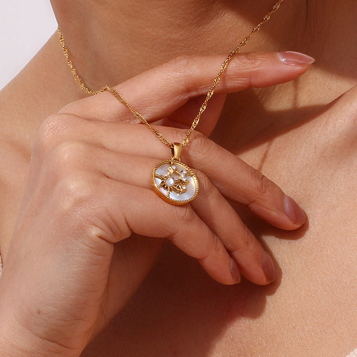 Cybil Kuldkaelakee Necklace