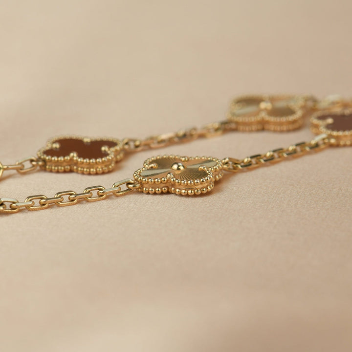 CLOVER 5 MOTIVER KARNELIAN GOLD ARMBAND