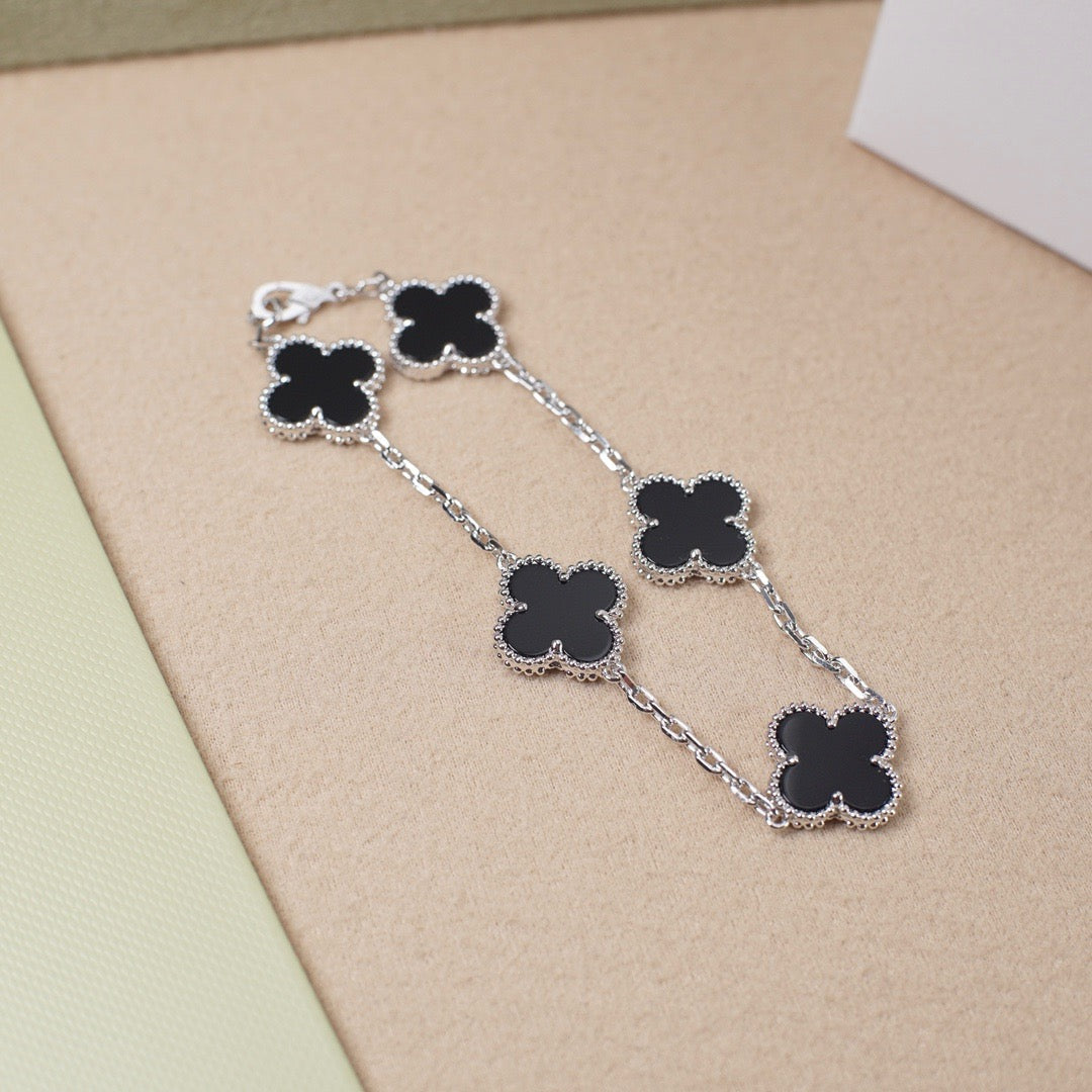 Clover 5 Motiv Onyx Bracelet in Silver