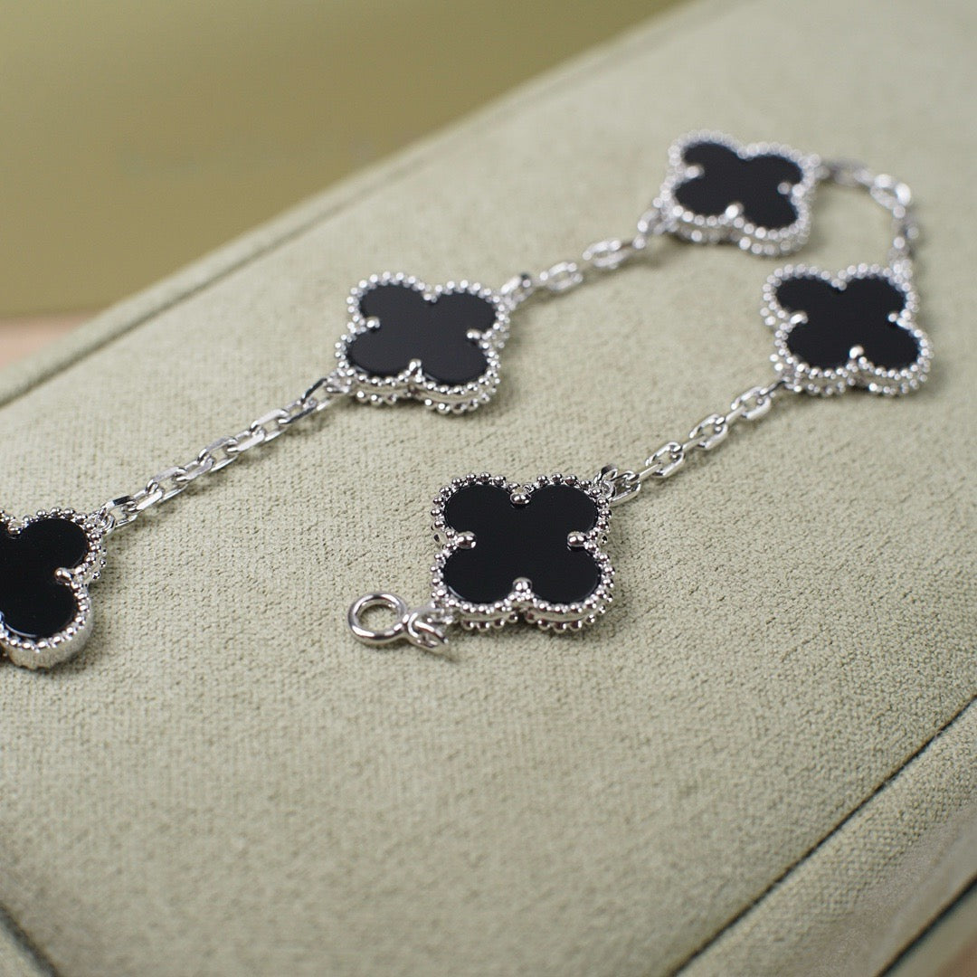 Clover 5 Motiv Onyx Bracelet in Silver