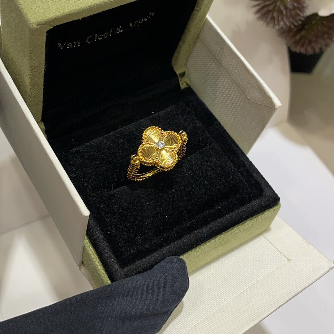 KLOVER REVERSIBLE BLUE AGATE RING