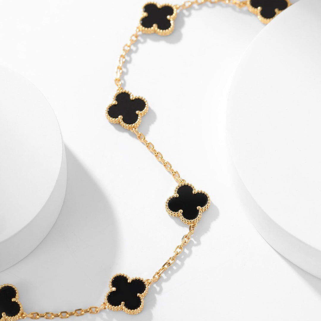 CLOVER 10 MOTIVER ONYX NECKLACE