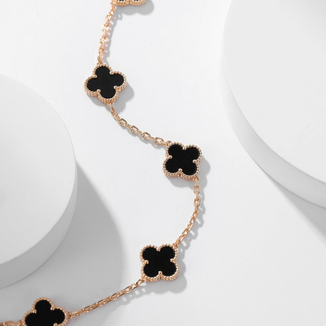 CLOVER 10 MOTIVER ONYX NECKLACE