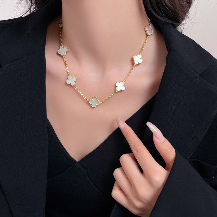 CLOVER 10 MOTIVER WHITE PEARL NECKLACE