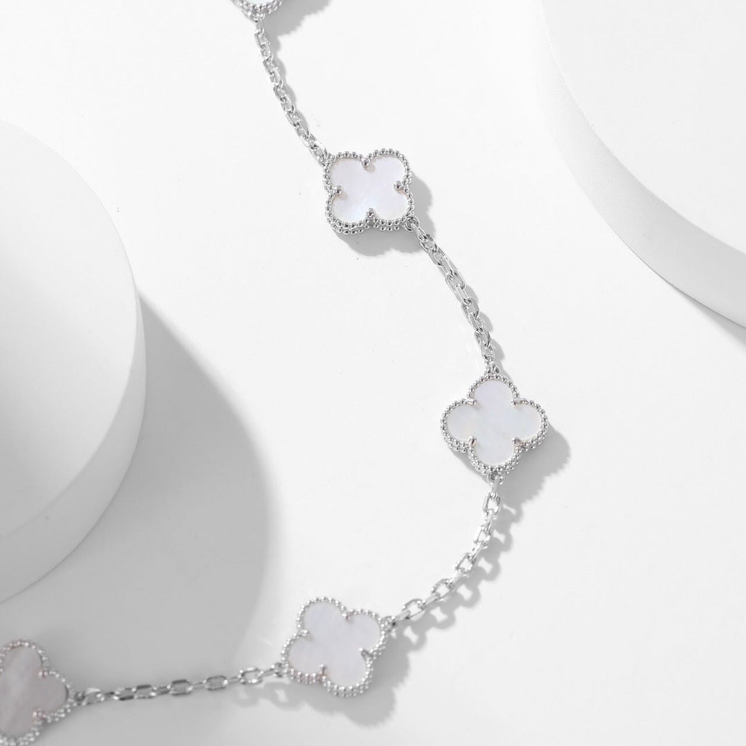 CLOVER 10 MOTIVER WHITE PEARL NECKLACE