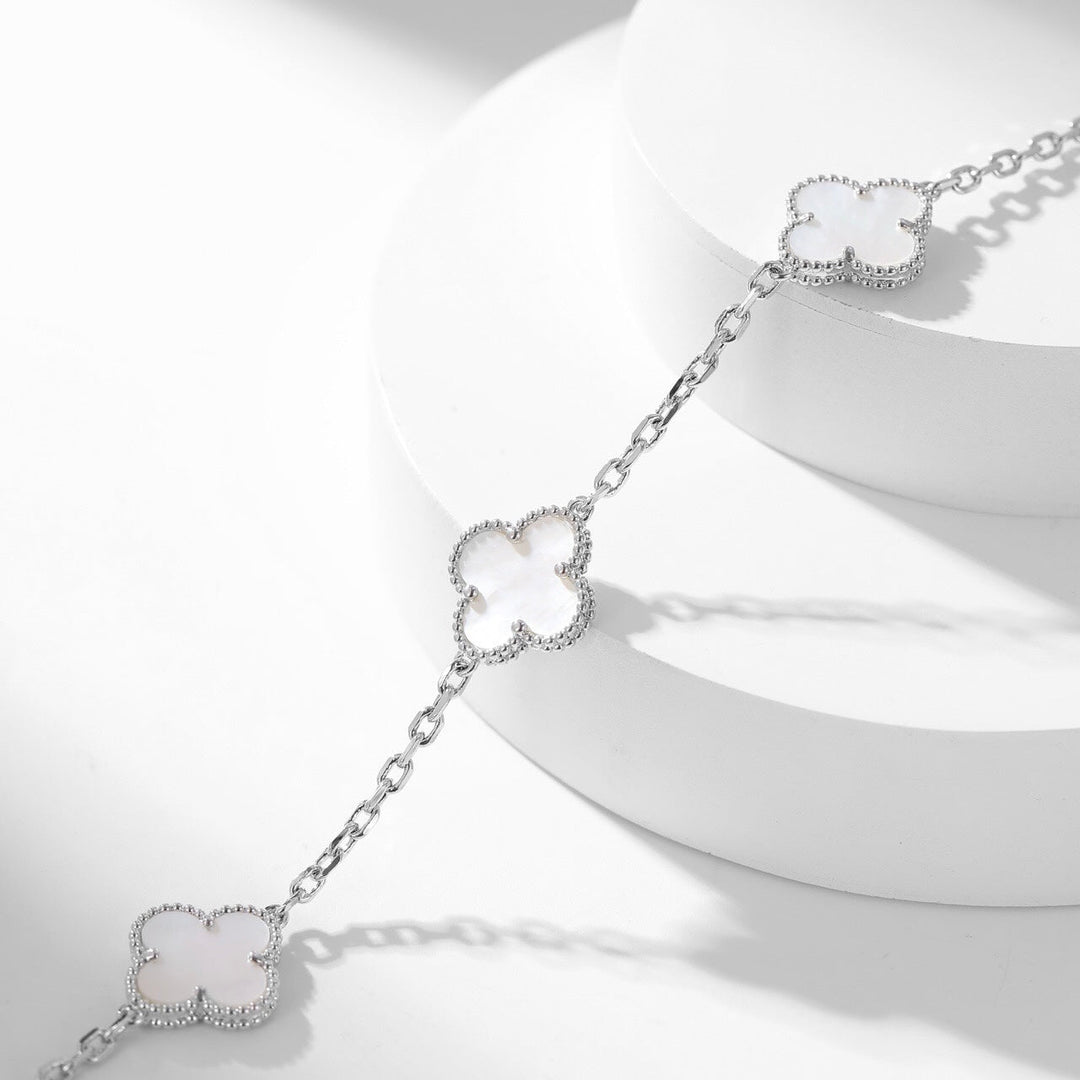 CLOVER 10 MOTIVER WHITE PEARL NECKLACE