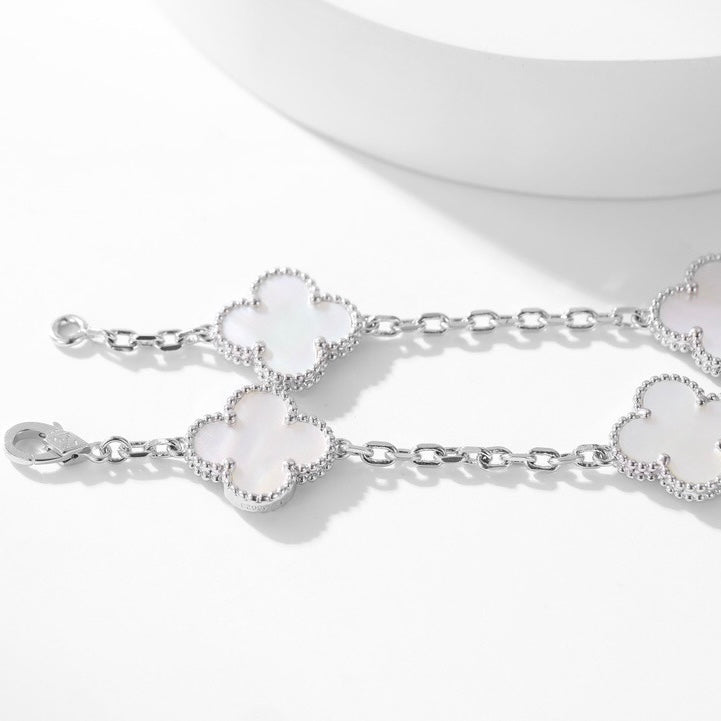 CLOVER 10 MOTIVER WHITE PEARL NECKLACE