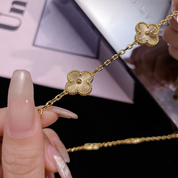 CLOVER 10 MOTIVER LASER NECKLACE