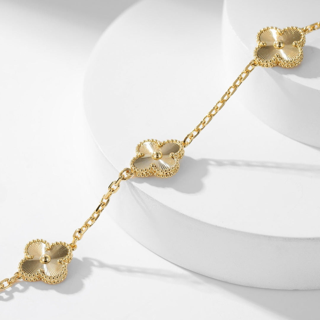 CLOVER 10 MOTIVER LASER NECKLACE