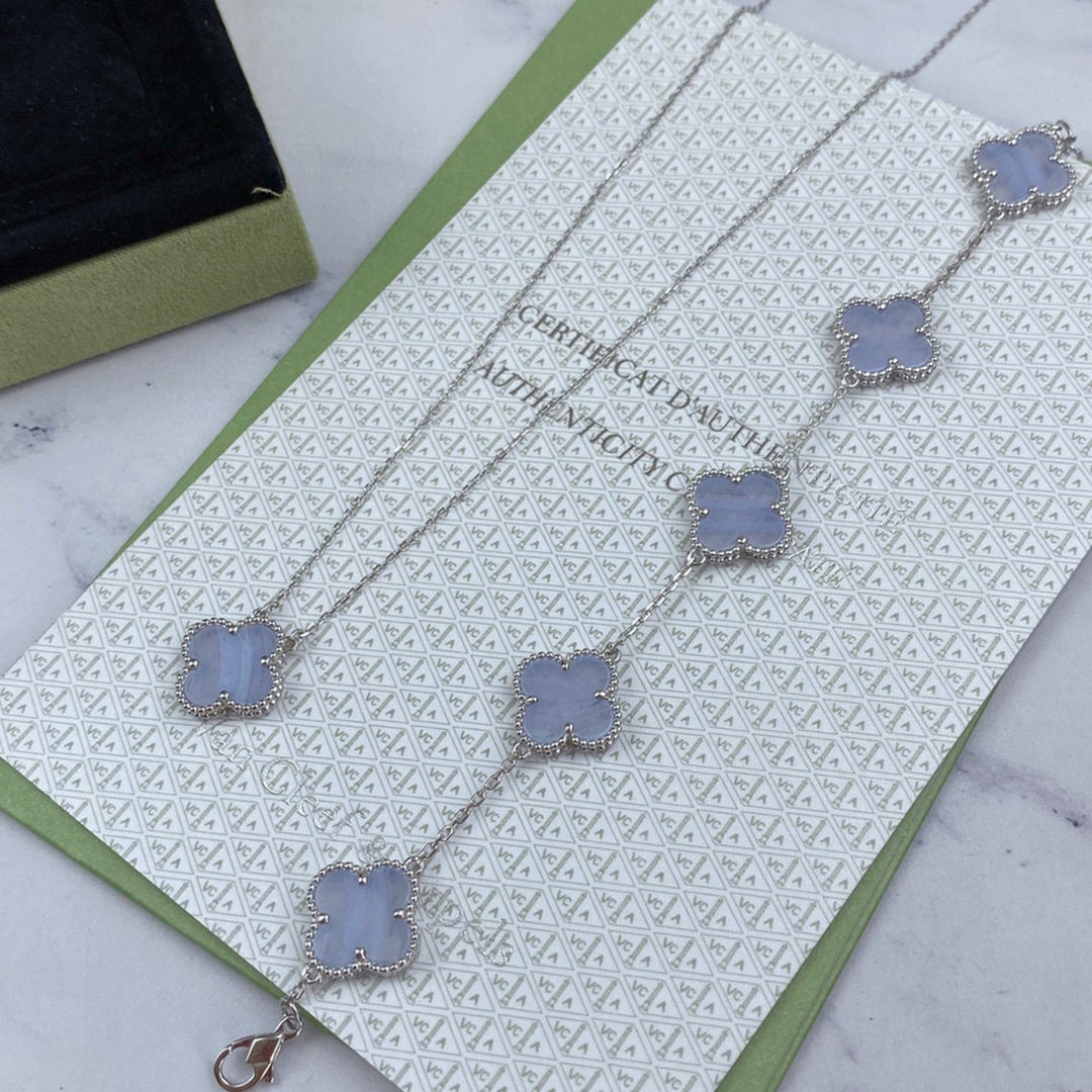 KLOVER 5 Motiv Lilla Kalcedoni Armbånd i Sølv