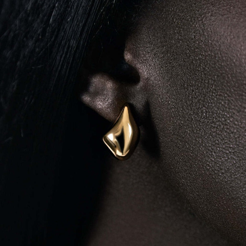 Amelie Gull Øreringer" could be rewritten as "Amelie Gold Earrings.