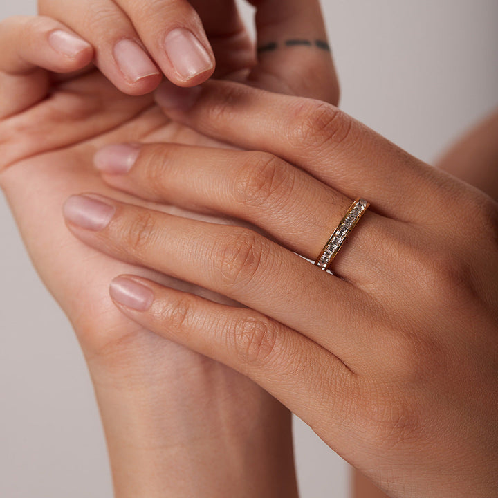 Alleria Gullring: Magisk Eleganse