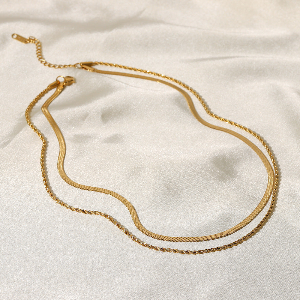 Hailey Laget Gullkjede" can be rewritten as "Hailey Gold Chain Necklace.