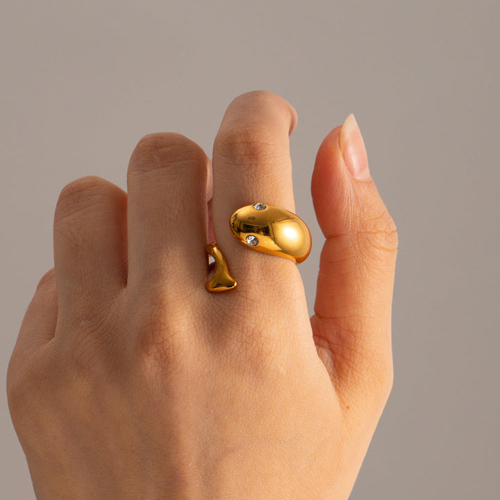 Etta Gull Statement Ring