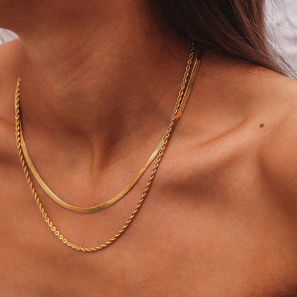 Hailey Laget Gullkjede" can be rewritten as "Hailey Gold Chain Necklace.