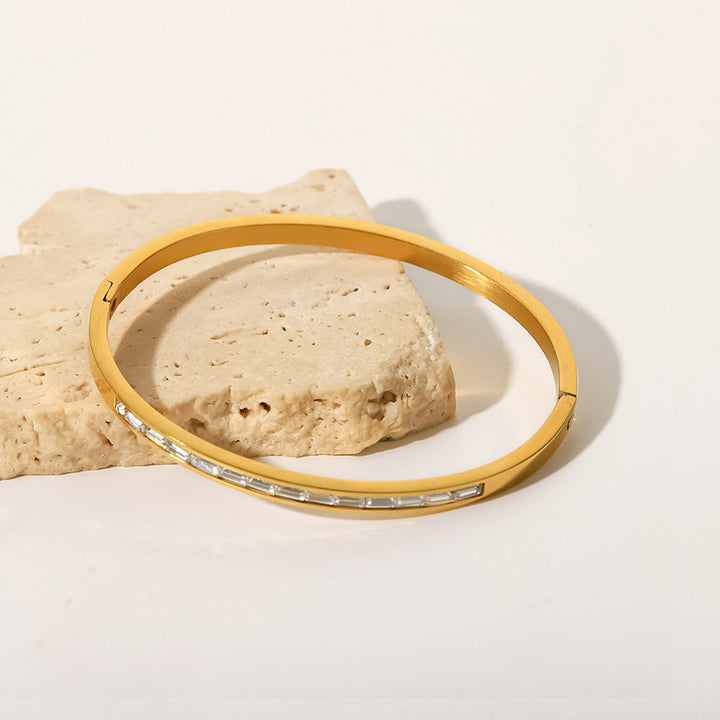 Elegant Gold Diamond Necklace