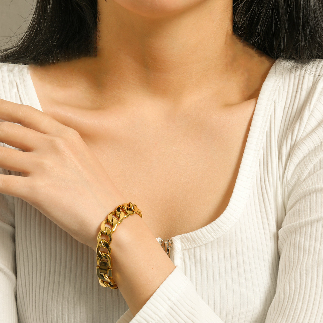 Kayle Gullkjede Armbånd" could be rewritten as "Kayle Gold Chain Bracelet.