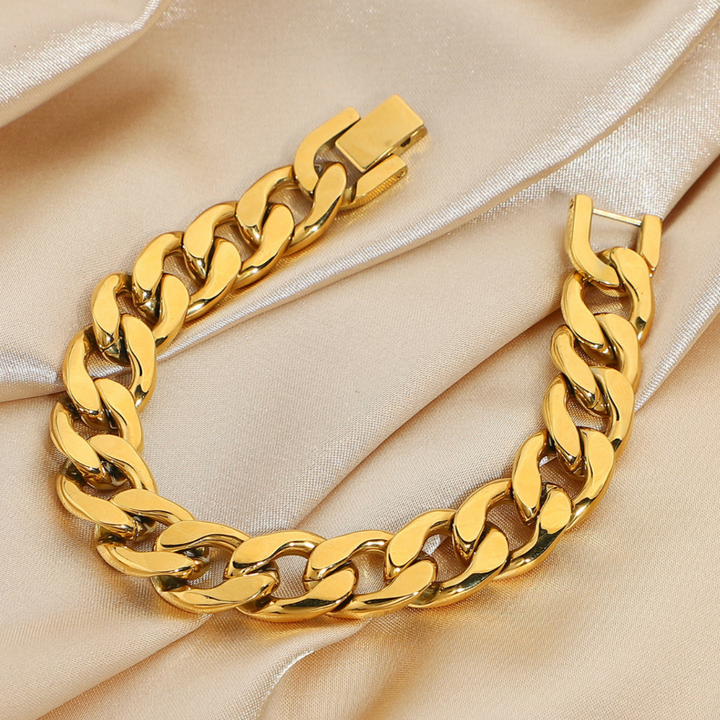 Kayle Gullkjede Armbånd" could be rewritten as "Kayle Gold Chain Bracelet.