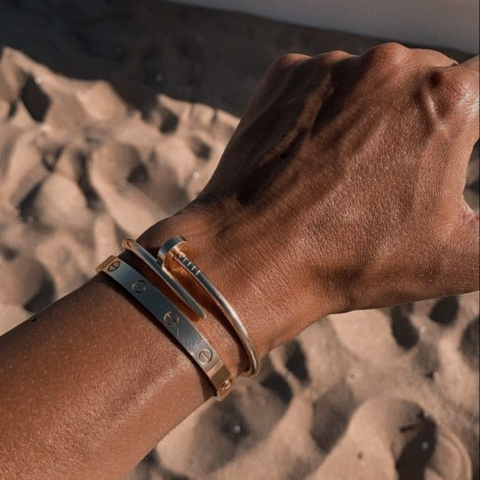 Elegant Gold Nail Art