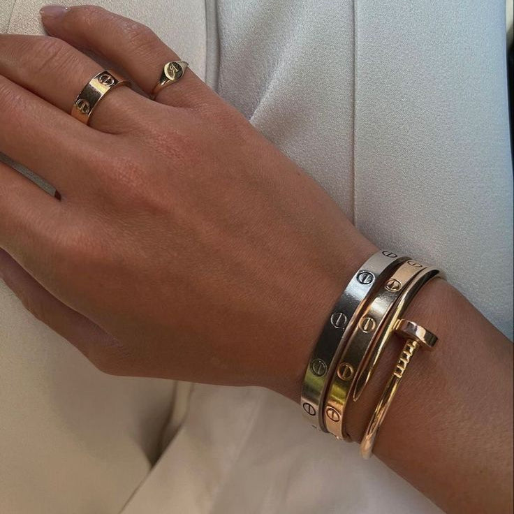 Elegant Gold Nail Art