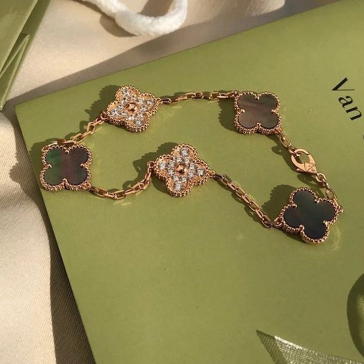 CLOVER 5 Motiv Grå Diamantarmbånd