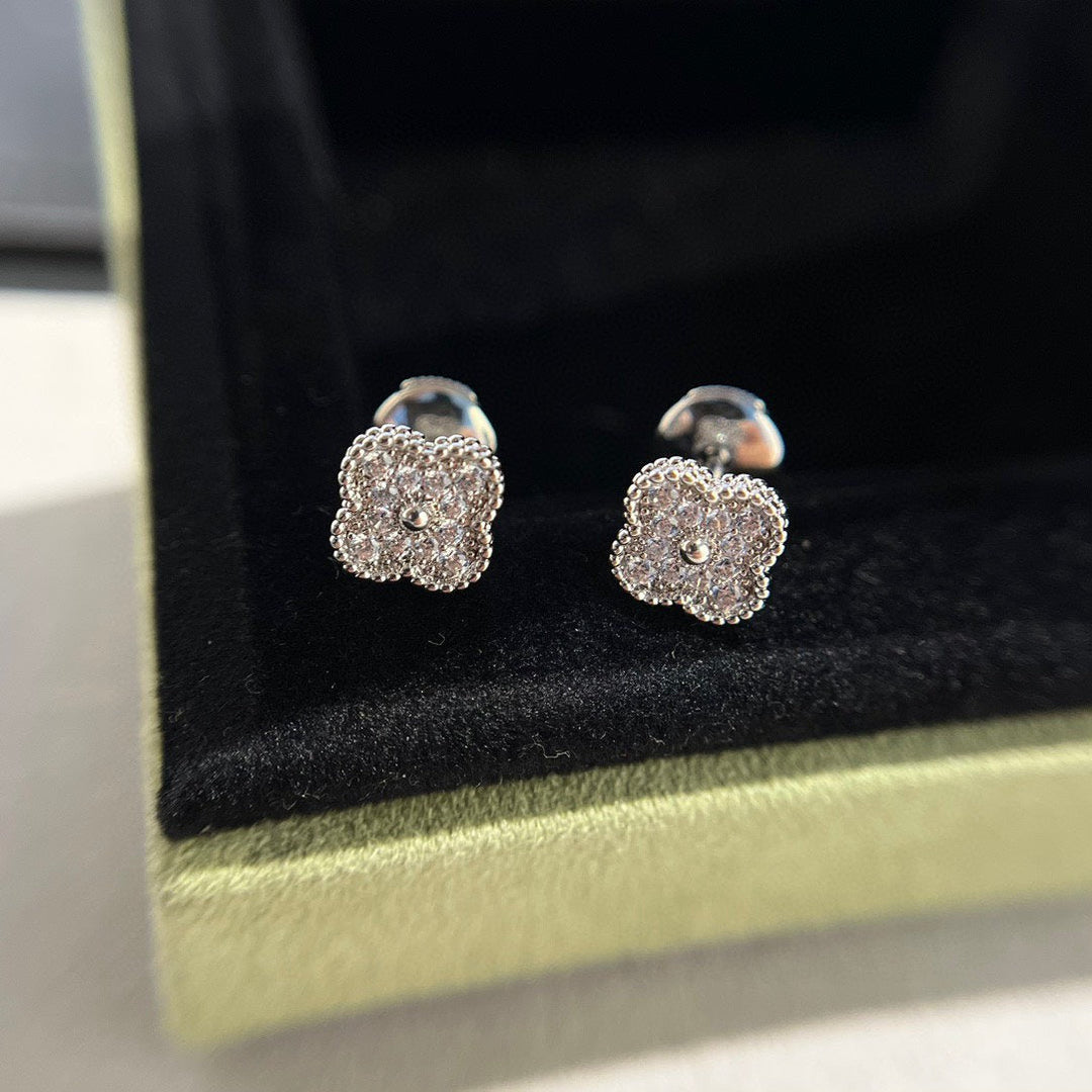 KLOVER MINI DIAMOND STUD EARRINGS