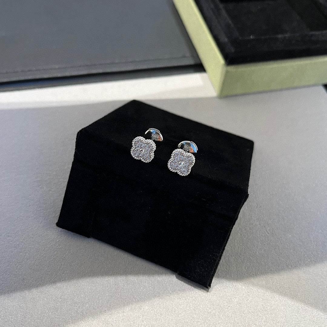 KLOVER MINI DIAMOND STUD EARRINGS